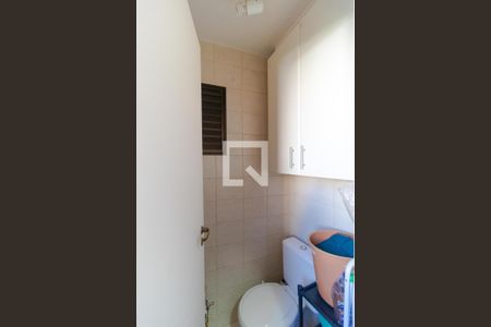 Apartamento à venda com 92m², 3 quartos e 2 vagas Apartamento à venda com 92m², 3 quartos e 2 vagasBanheiro de Serviço