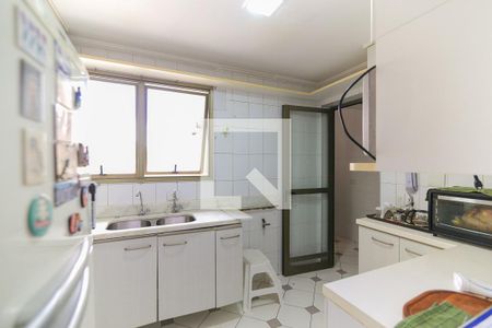 Apartamento para alugar com 109m², 3 quartos e 2 vagas Apartamento para alugar com 109m², 3 quartos e 2 vagasCozinha