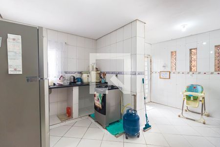 Casa à venda com 139m², 4 quartos e 2 vagas Casa à venda com 139m², 4 quartos e 2 vagasCozinha