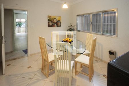 Casa para alugar com 360m², 4 quartos e 3 vagas Casa para alugar com 360m², 4 quartos e 3 vagasCozinha