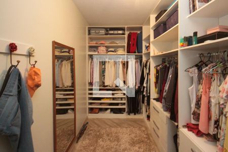 Casa para alugar com 360m², 4 quartos e 3 vagas Casa para alugar com 360m², 4 quartos e 3 vagasCloset