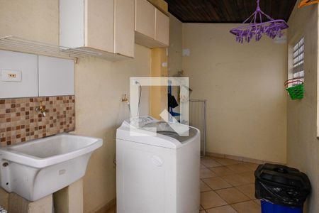 Casa à venda com 320m², 4 quartos e 4 vagasArea de Serviço