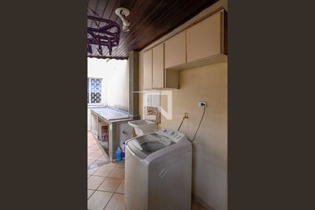 Casa à venda com 320m², 4 quartos e 4 vagasArea de Serviço