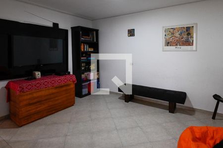 Casa à venda com 320m², 4 quartos e 4 vagasSala TV