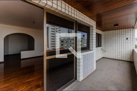 Apartamento para alugar com 163m², 3 quartos e 2 vagas Apartamento para alugar com 163m², 3 quartos e 2 vagasVaranda