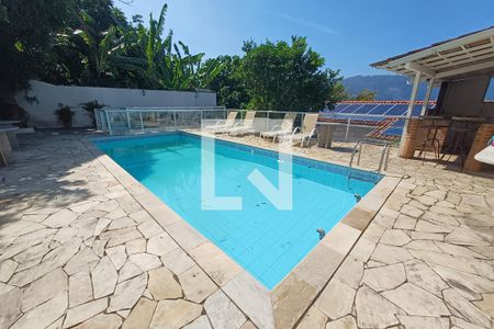 Casa à venda com 500m², 4 quartos e 2 vagas Casa à venda com 500m², 4 quartos e 2 vagasPiscina