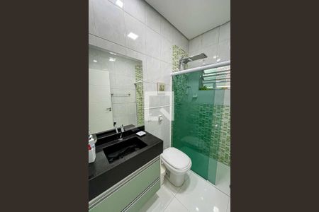 Casa à venda com 130m², 3 quartos e 2 vagas Casa à venda com 130m², 3 quartos e 2 vagasBanheiro