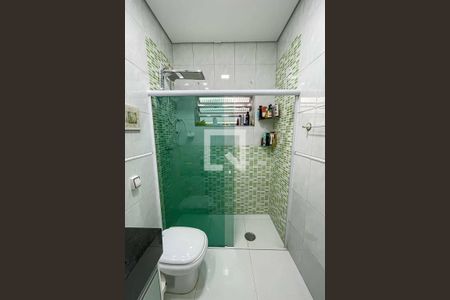 Casa à venda com 130m², 3 quartos e 2 vagas Casa à venda com 130m², 3 quartos e 2 vagasBanheiro