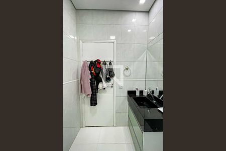 Casa à venda com 130m², 3 quartos e 2 vagas Casa à venda com 130m², 3 quartos e 2 vagasBanheiro