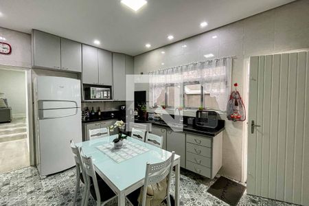 Casa à venda com 130m², 3 quartos e 2 vagas Casa à venda com 130m², 3 quartos e 2 vagasCozinha