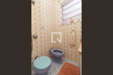 Casa à venda com 380m², 4 quartos e 5 vagasBanheiro 2