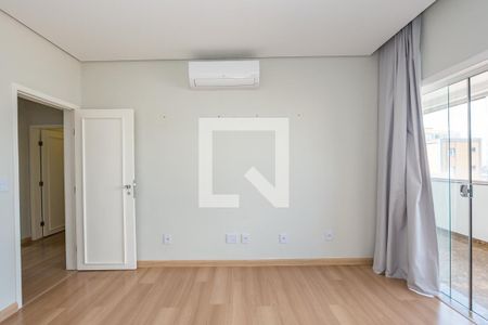 Apartamento à venda com 250m², 4 quartos e 2 vagas Apartamento à venda com 250m², 4 quartos e 2 vagasQuarto 3