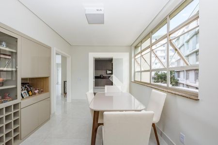 Apartamento à venda com 250m², 4 quartos e 2 vagas Apartamento à venda com 250m², 4 quartos e 2 vagasSala 3