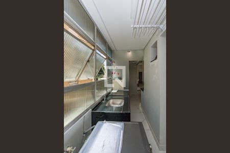 Apartamento à venda com 250m², 4 quartos e 2 vagas Apartamento à venda com 250m², 4 quartos e 2 vagasÁrea de Serviço