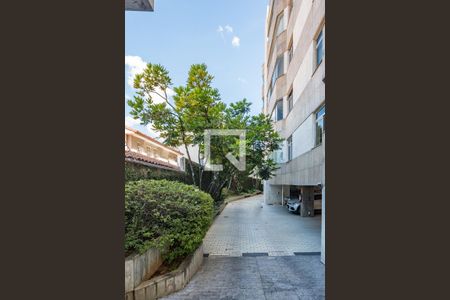 Apartamento à venda com 250m², 4 quartos e 2 vagas Apartamento à venda com 250m², 4 quartos e 2 vagasEntrada