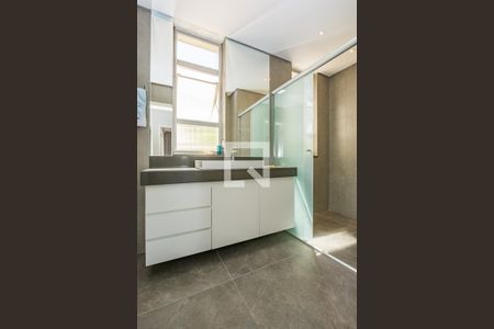 Apartamento à venda com 250m², 4 quartos e 2 vagas Apartamento à venda com 250m², 4 quartos e 2 vagasBanheiro Social