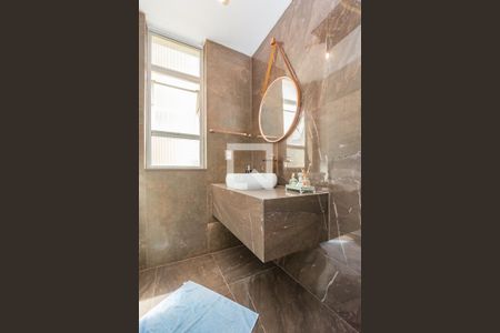 Apartamento à venda com 250m², 4 quartos e 2 vagas Apartamento à venda com 250m², 4 quartos e 2 vagasLavabo