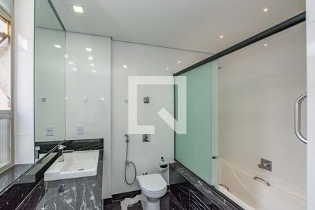 Apartamento à venda com 250m², 4 quartos e 2 vagas Apartamento à venda com 250m², 4 quartos e 2 vagasBanheiro da Suíte