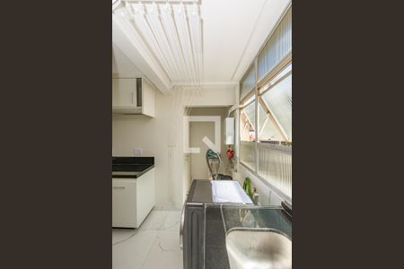 Apartamento à venda com 250m², 4 quartos e 2 vagas Apartamento à venda com 250m², 4 quartos e 2 vagasÁrea de Serviço