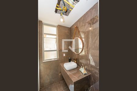 Apartamento à venda com 250m², 4 quartos e 2 vagas Apartamento à venda com 250m², 4 quartos e 2 vagasLavabo