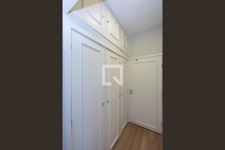 Apartamento à venda com 250m², 4 quartos e 2 vagas Apartamento à venda com 250m², 4 quartos e 2 vagasSuíte