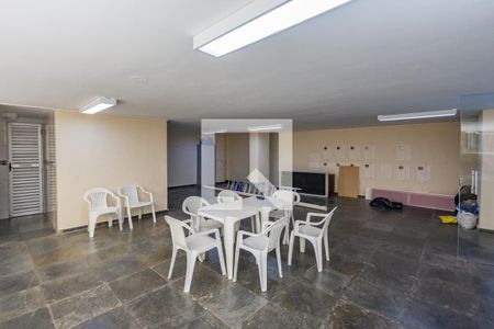 Apartamento à venda com 250m², 4 quartos e 2 vagas Apartamento à venda com 250m², 4 quartos e 2 vagasSalão de Festas