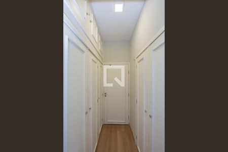 Apartamento à venda com 250m², 4 quartos e 2 vagas Apartamento à venda com 250m², 4 quartos e 2 vagasSuíte