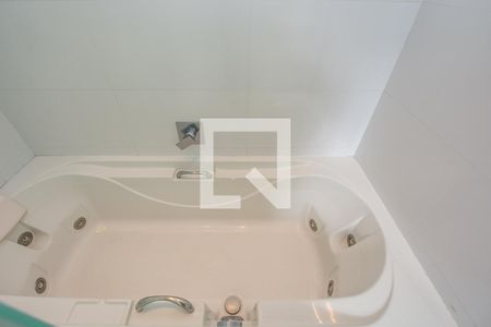 Apartamento à venda com 250m², 4 quartos e 2 vagas Apartamento à venda com 250m², 4 quartos e 2 vagasBanheiro da Suíte