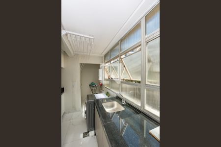 Apartamento à venda com 250m², 4 quartos e 2 vagas Apartamento à venda com 250m², 4 quartos e 2 vagasÁrea de Serviço