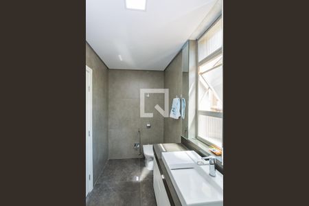 Apartamento à venda com 250m², 4 quartos e 2 vagas Apartamento à venda com 250m², 4 quartos e 2 vagasBanheiro Social