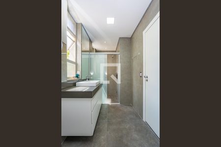 Apartamento à venda com 250m², 4 quartos e 2 vagas Apartamento à venda com 250m², 4 quartos e 2 vagasBanheiro Social