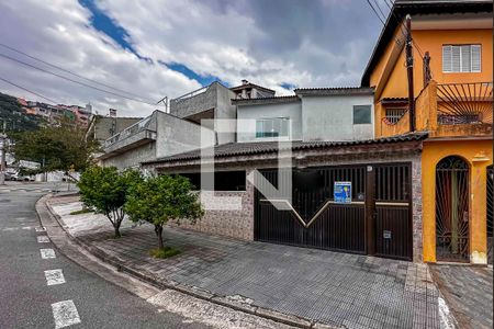 Casa à venda com 252m², 3 quartos e 4 vagasFachada