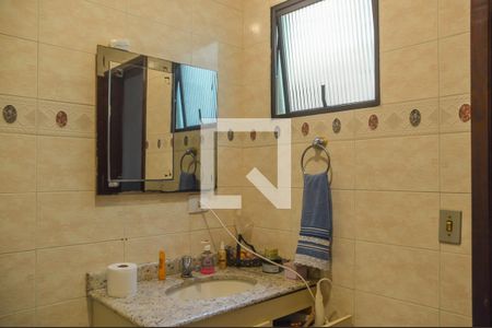 Casa à venda com 170m², 3 quartos e 2 vagasBanheiro