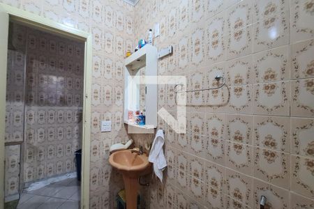 Casa à venda com 212m², 5 quartos e 3 vagas Casa à venda com 212m², 5 quartos e 3 vagasBanheiro 2