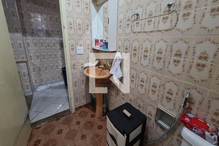 Casa à venda com 212m², 5 quartos e 3 vagas Casa à venda com 212m², 5 quartos e 3 vagasBanheiro 2