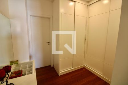 Casa à venda com 560m², 7 quartos e sem vaga Casa à venda com 560m², 7 quartos e sem vagaCloset 4