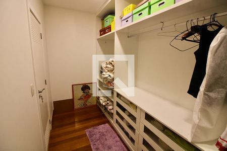 Casa à venda com 560m², 7 quartos e sem vaga Casa à venda com 560m², 7 quartos e sem vagaCloset da suíte 3