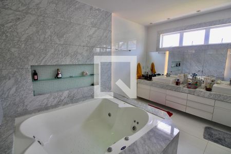 Casa à venda com 560m², 7 quartos e sem vaga Casa à venda com 560m², 7 quartos e sem vagaBanheiro da Suíte 4