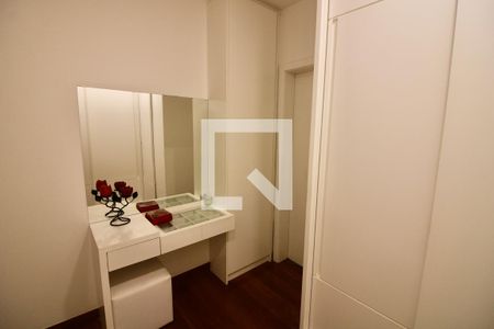 Casa à venda com 560m², 7 quartos e sem vaga Casa à venda com 560m², 7 quartos e sem vagaCloset 4