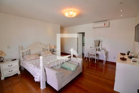 Casa à venda com 560m², 7 quartos e sem vaga Casa à venda com 560m², 7 quartos e sem vagaSuíte 4