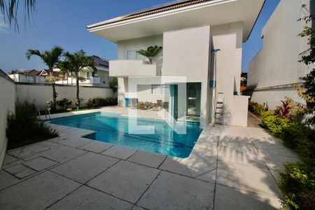 Casa à venda com 560m², 7 quartos e sem vaga Casa à venda com 560m², 7 quartos e sem vagaPiscina