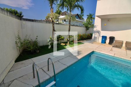 Casa à venda com 560m², 7 quartos e sem vaga Casa à venda com 560m², 7 quartos e sem vagaPiscina