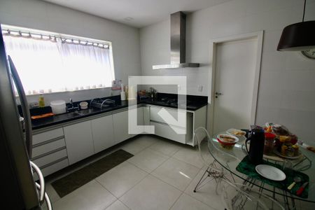 Casa à venda com 560m², 7 quartos e sem vaga Casa à venda com 560m², 7 quartos e sem vagaCozinha
