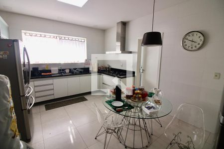 Casa à venda com 560m², 7 quartos e sem vaga Casa à venda com 560m², 7 quartos e sem vagaCozinha