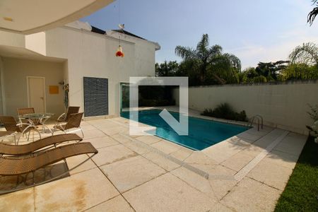 Casa à venda com 560m², 7 quartos e sem vaga Casa à venda com 560m², 7 quartos e sem vagaPiscina