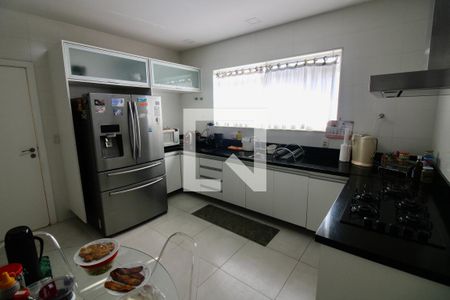 Casa à venda com 560m², 7 quartos e sem vaga Casa à venda com 560m², 7 quartos e sem vagaCozinha