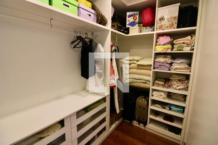 Casa à venda com 560m², 7 quartos e sem vaga Casa à venda com 560m², 7 quartos e sem vagaCloset da suíte 3