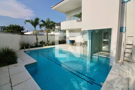 Casa à venda com 560m², 7 quartos e sem vaga Casa à venda com 560m², 7 quartos e sem vagaPiscina