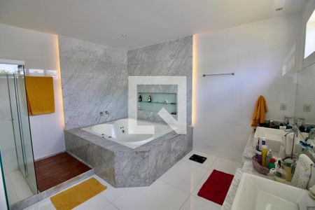 Casa à venda com 560m², 7 quartos e sem vaga Casa à venda com 560m², 7 quartos e sem vagaBanheiro da Suíte 4