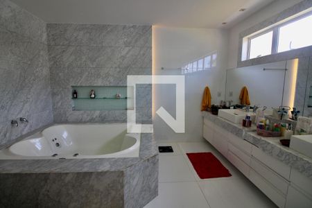 Casa à venda com 560m², 7 quartos e sem vaga Casa à venda com 560m², 7 quartos e sem vagaBanheiro da Suíte 4